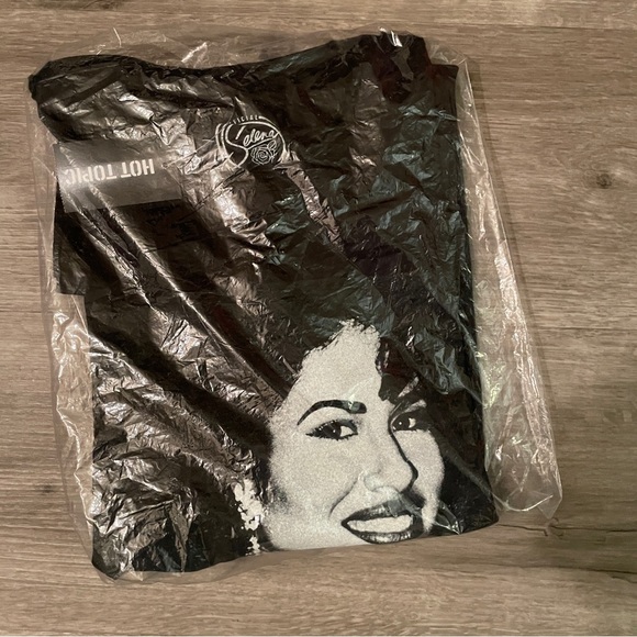 Selena Graphic Tee - Picture 3 of 5